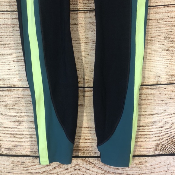 Athleta Crunch Colorblock 7/8 Tights - Picture 4 of 9